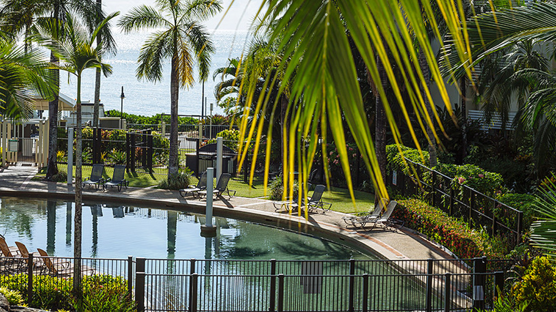 Trinity Beach Holiday Apartments Coral Sands Beachfront Resort